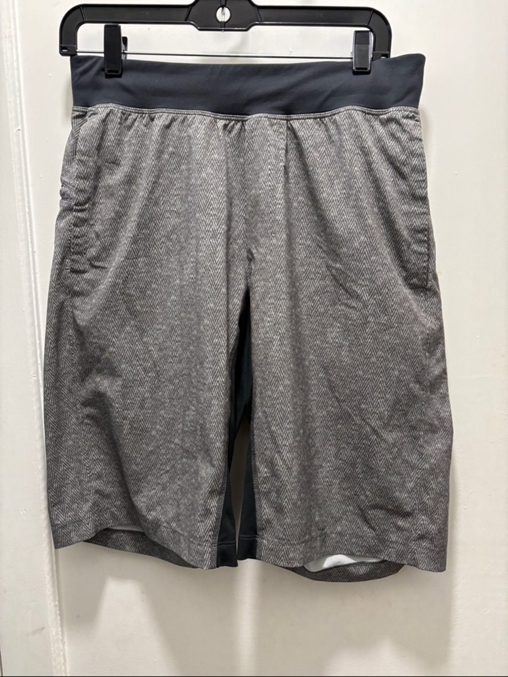 lululemon athletica Men's Gray Athletic Shorts with Black Waistband